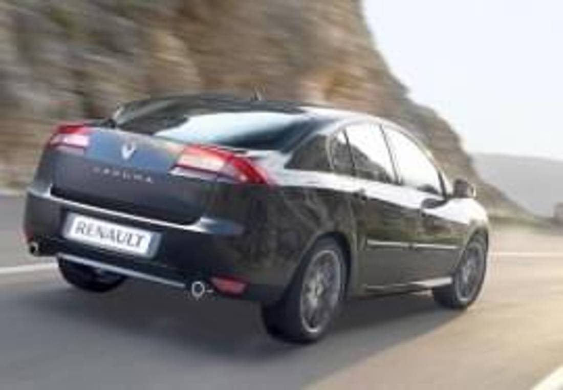 Renault Laguna изглед отзад