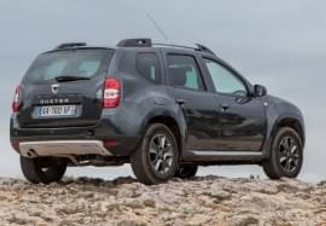 Dacia Duster отзад