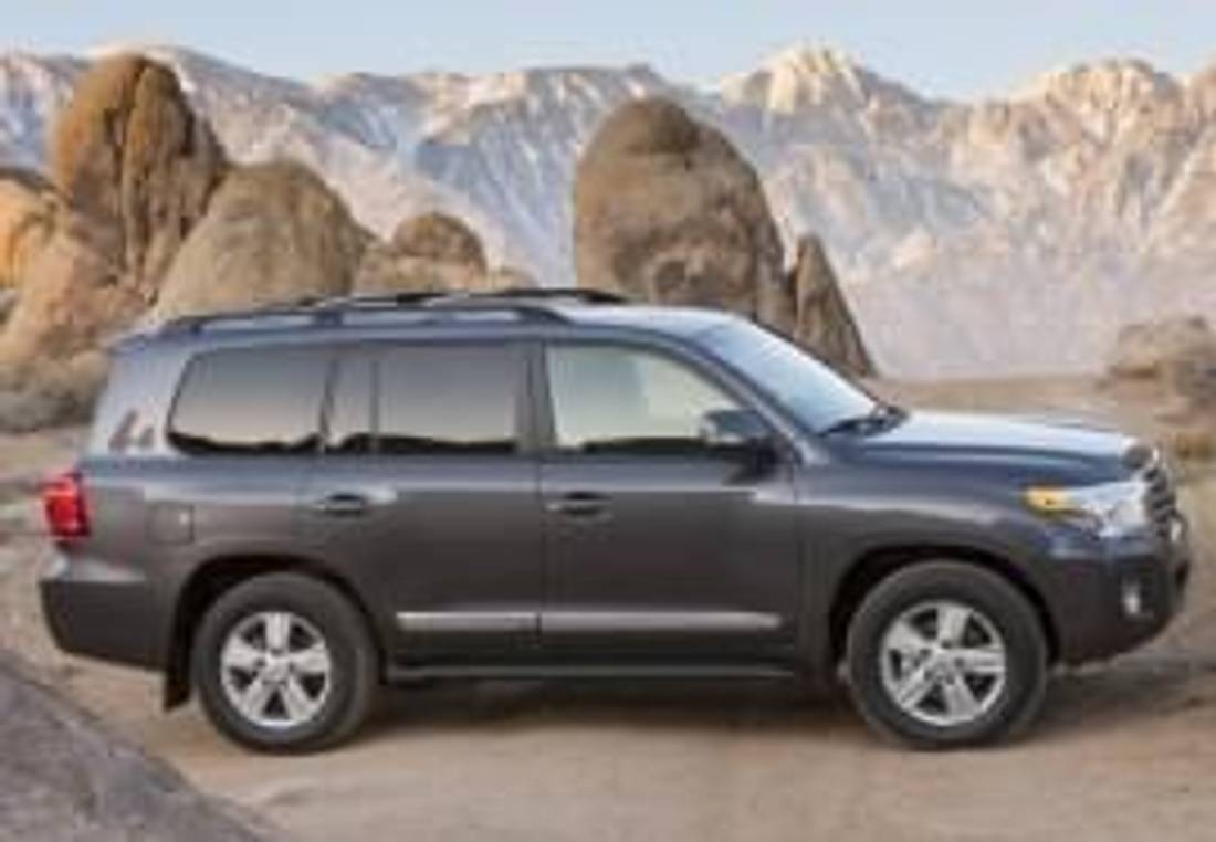 Toyota Land Cruiser изглед отстрани