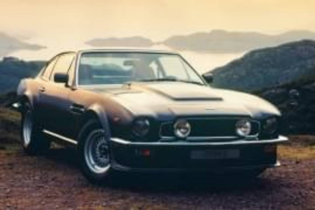 Aston Martin V8 Vantage отпред