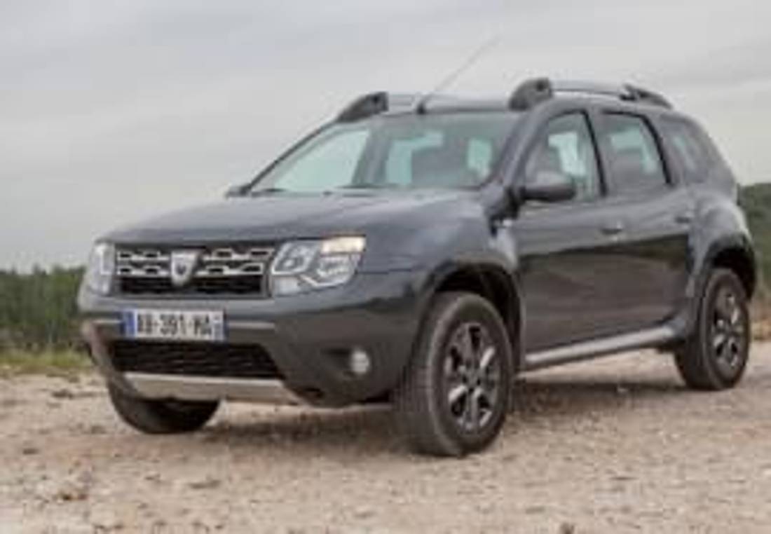 Dacia Duster отпред