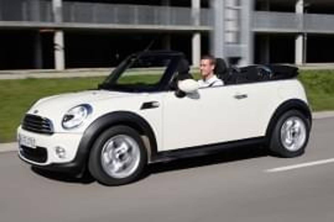 Mini Cabrio von der Seite