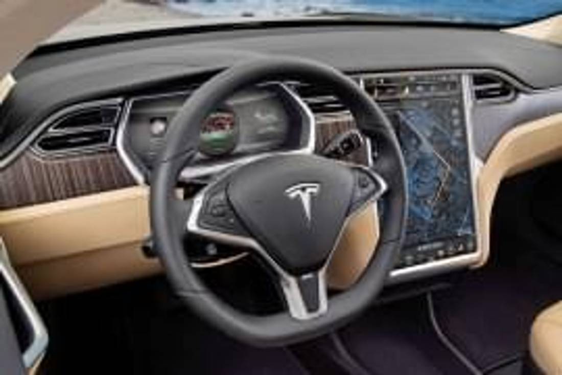 Tesla Model X P85+ отвътре