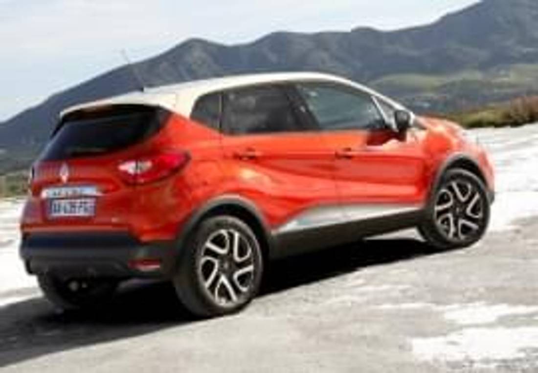 Renault Captur изглед отзад