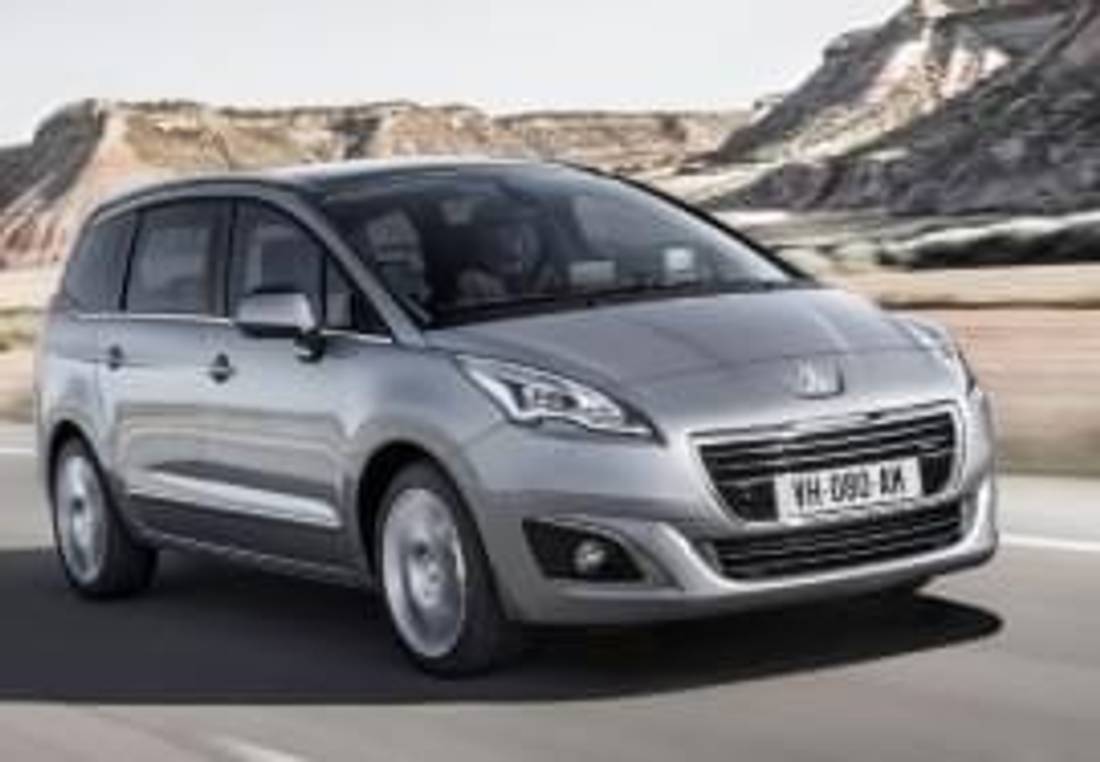 Peugeot 5008 отпред