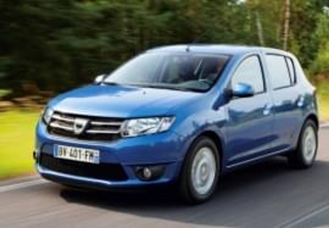 Dacia Sandero отпред