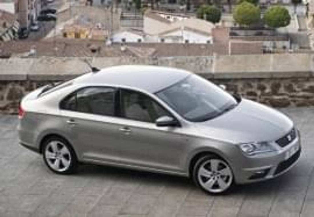 SEAT Toledo отгоре