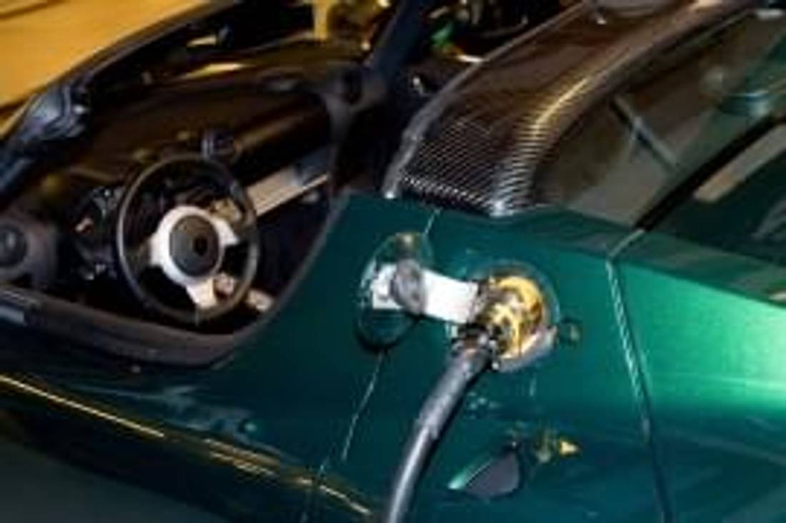 Tesla Roadster кабел за зареждане