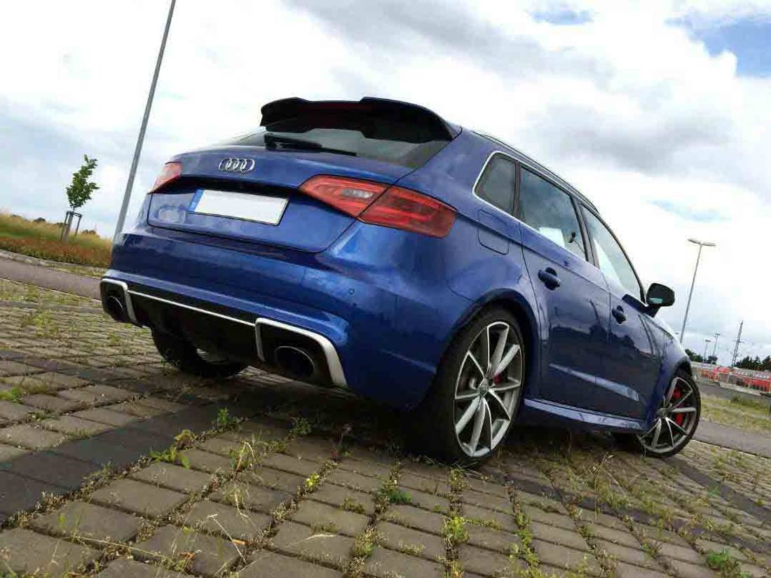 Audi RS3 синя задна част